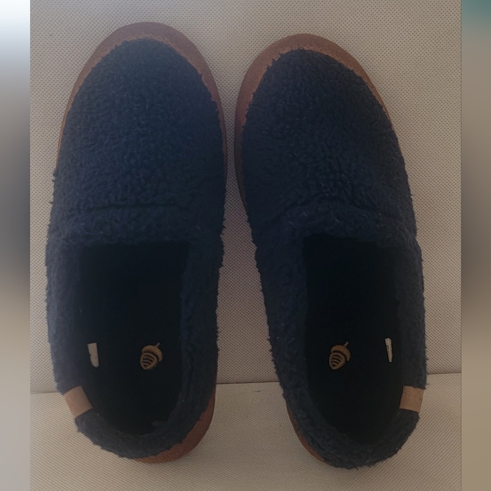 WOMEN'S ACORN MOC NAVY SLIPPERS (sz 9.5 - 10.5)
